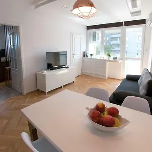 https://old-town-grand-theatre-apartment.warsawhotelspoland.com